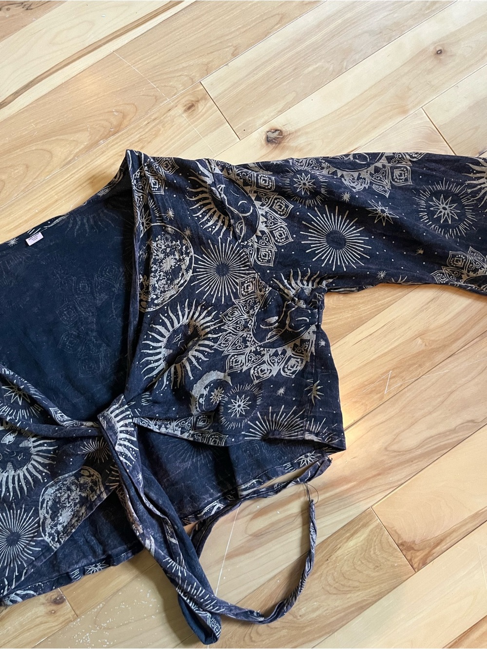 Celestial Print Black & gold crop